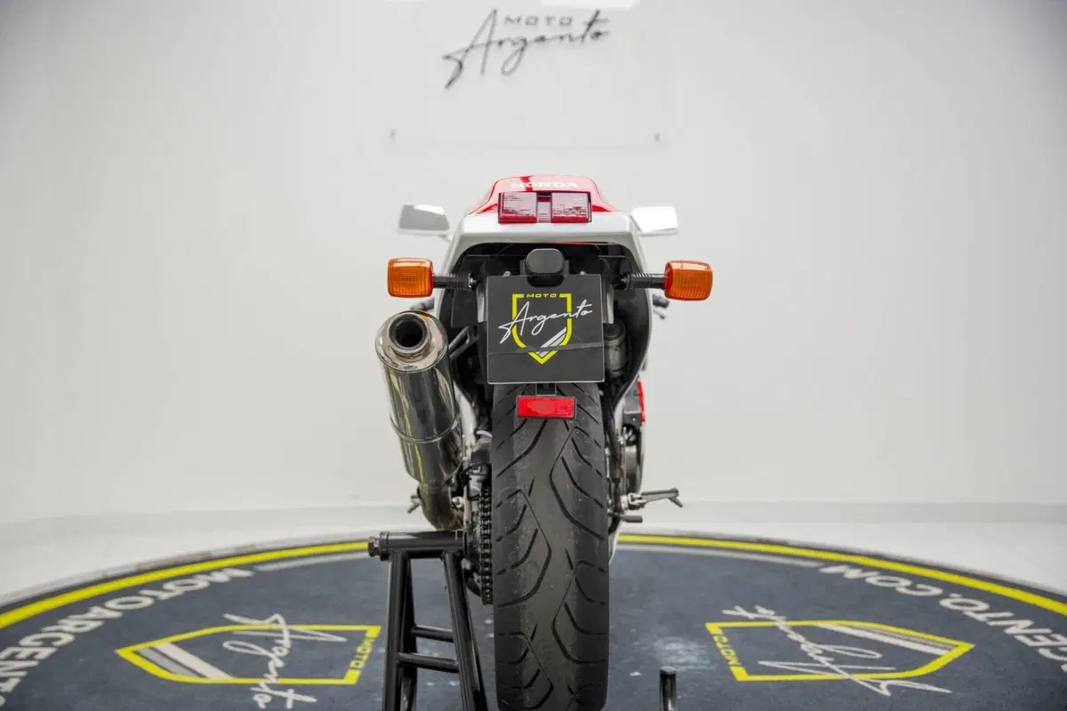 Honda VFR 750 R RC30 (10)