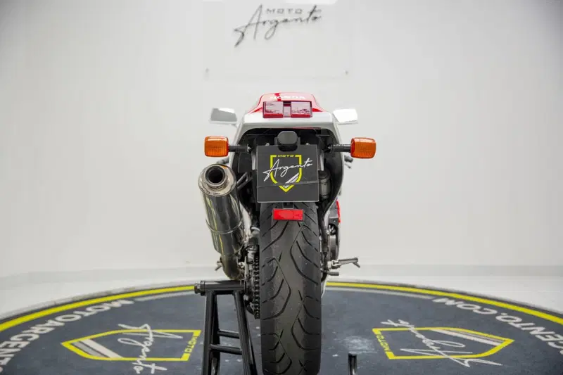 Honda VFR 750 R RC30 (10)