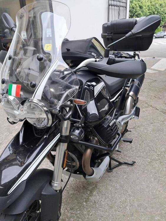 Moto Guzzi V85 TT Guardia d'Onore (2022 - 23)