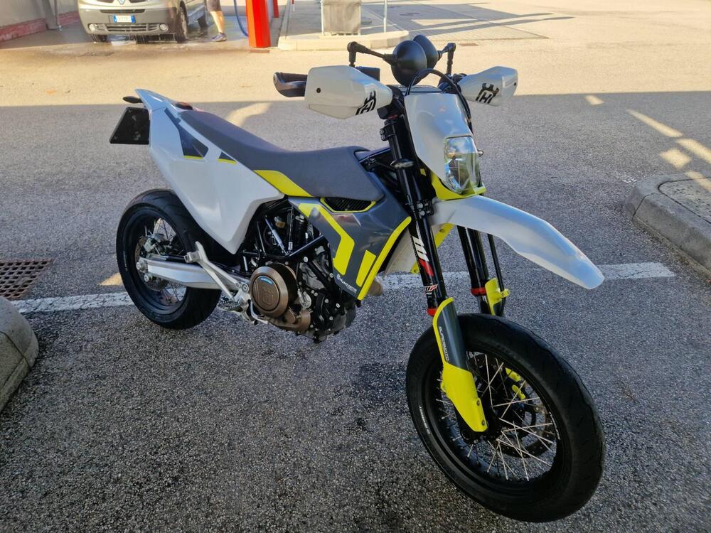 Husqvarna 701 Supermoto (2020) (2)