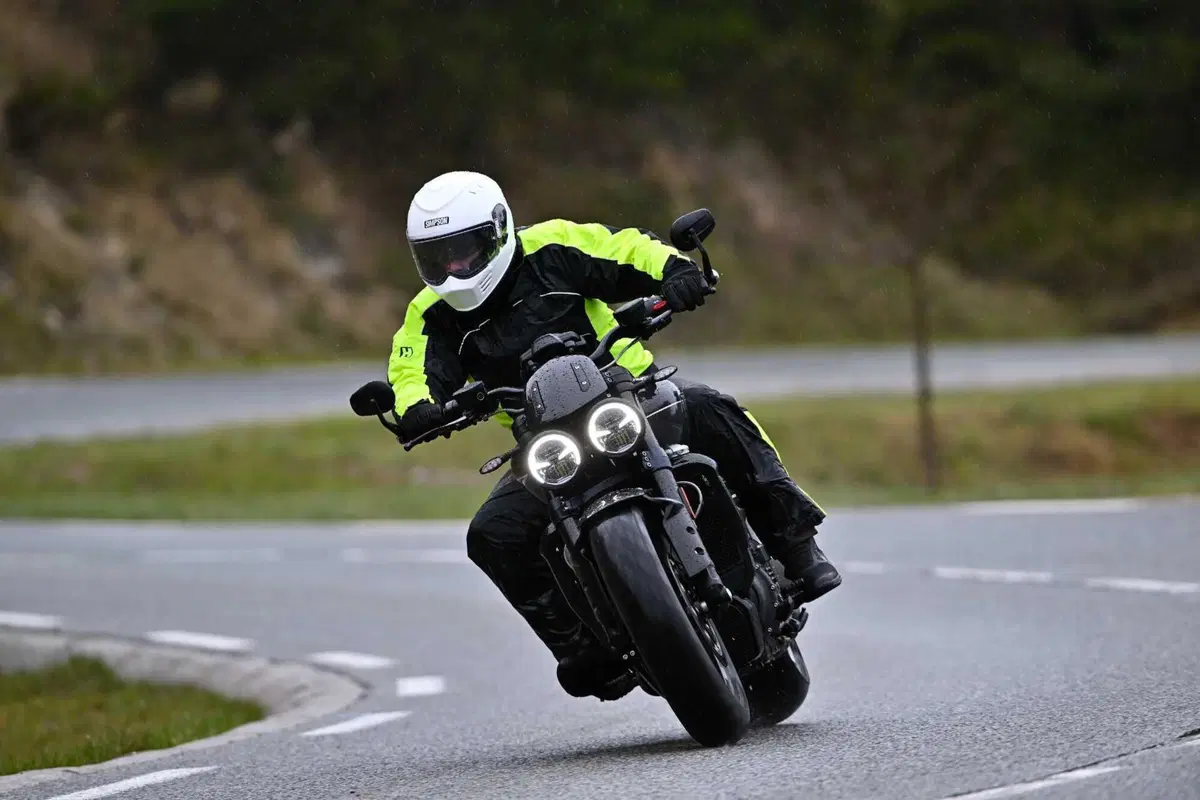 Triumph Rocket 3 Storm R e Storm GT: il TEST del mostro dal cuore grande (5)