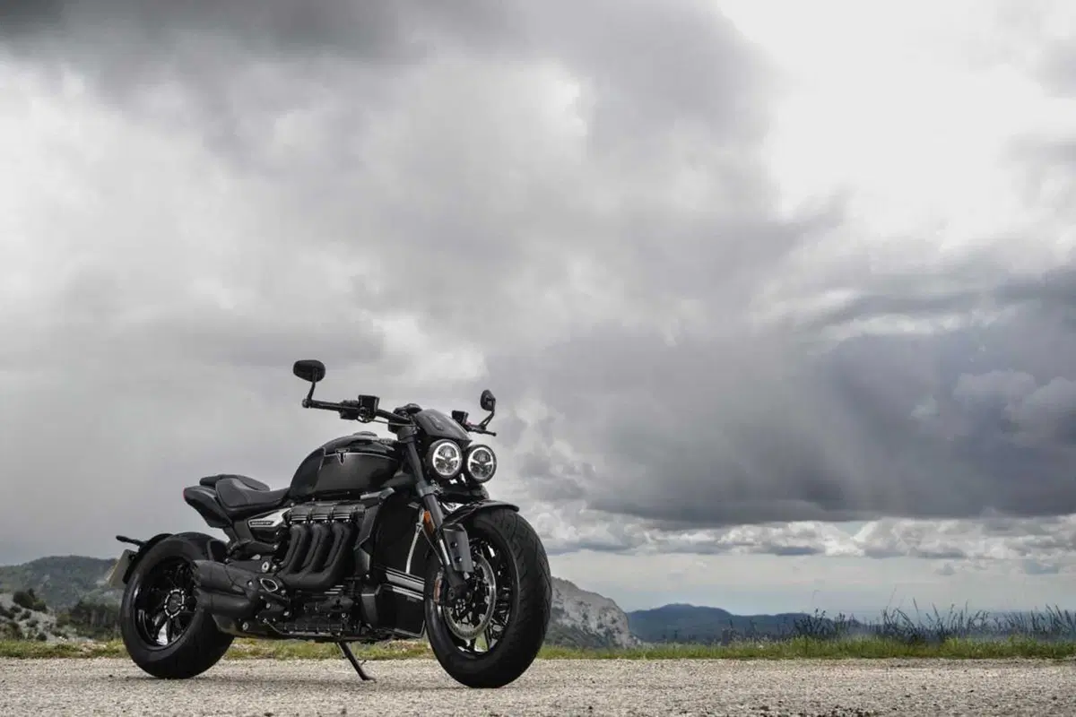 Triumph Rocket 3 Storm R e Storm GT: il TEST del mostro dal cuore grande (24)