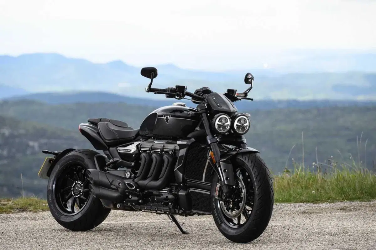 Triumph Rocket 3 Storm R e Storm GT: il TEST del mostro dal cuore grande (25)
