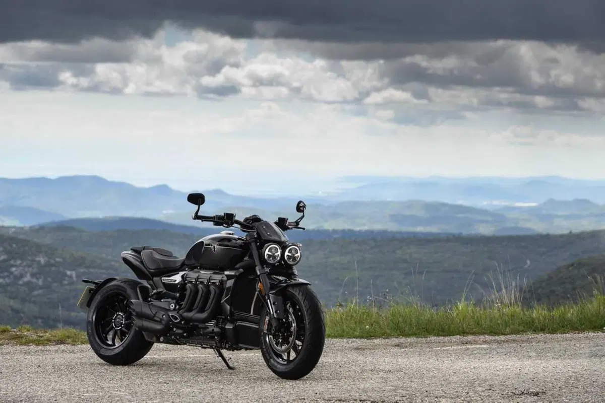 Triumph Rocket 3 Storm R e Storm GT: il TEST del mostro dal cuore grande (26)