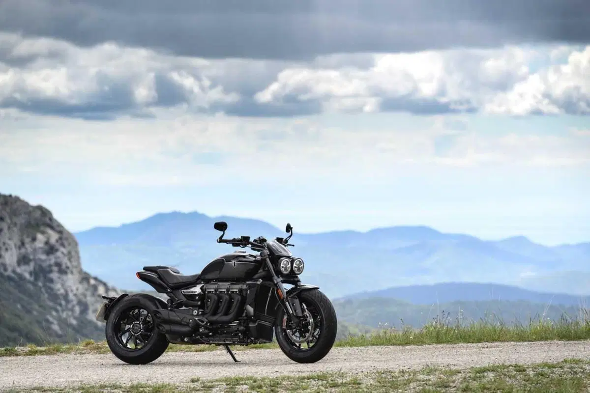 Triumph Rocket 3 Storm R e Storm GT: il TEST del mostro dal cuore grande (23)