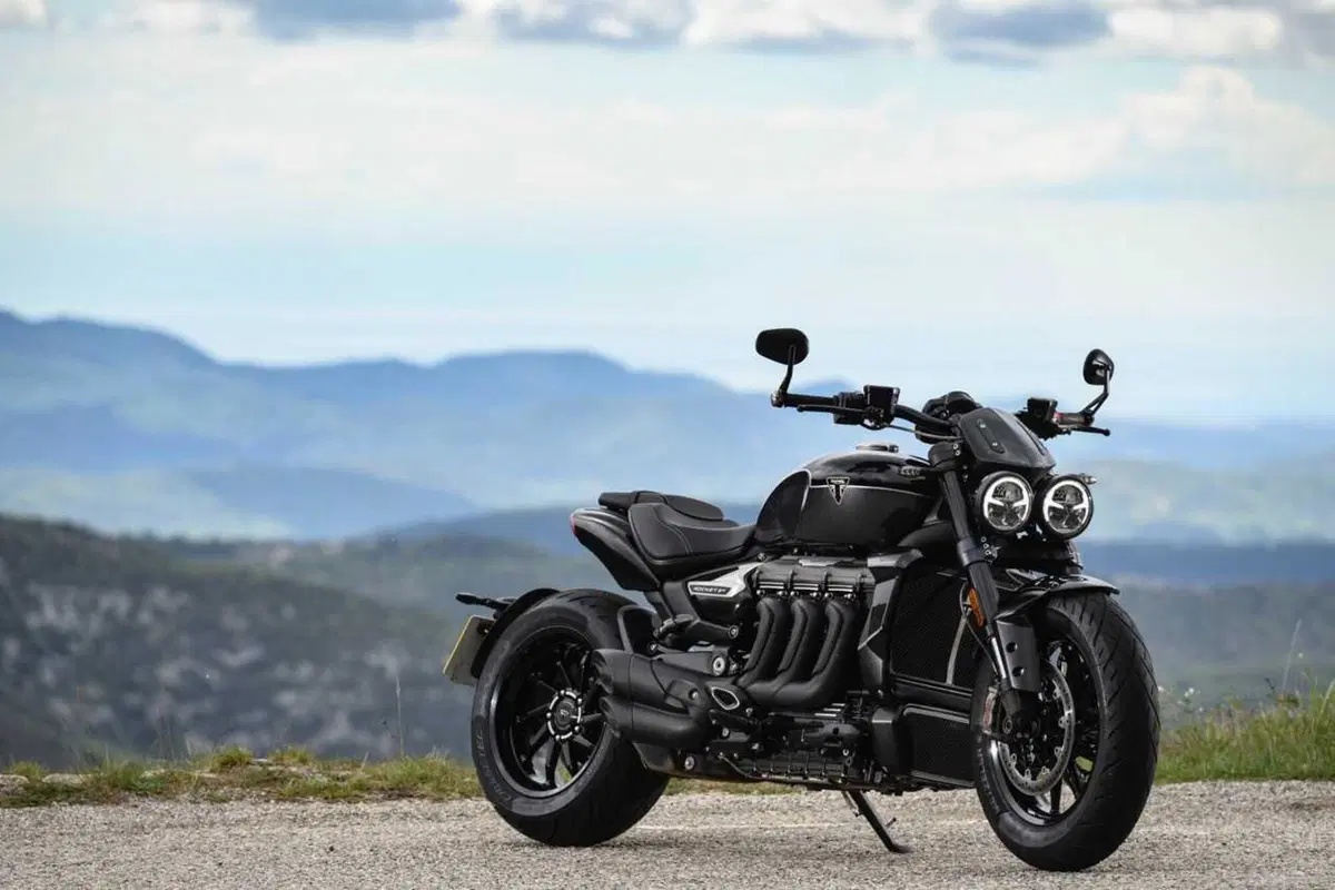 Triumph Rocket 3 Storm R e Storm GT: il TEST del mostro dal cuore grande (27)