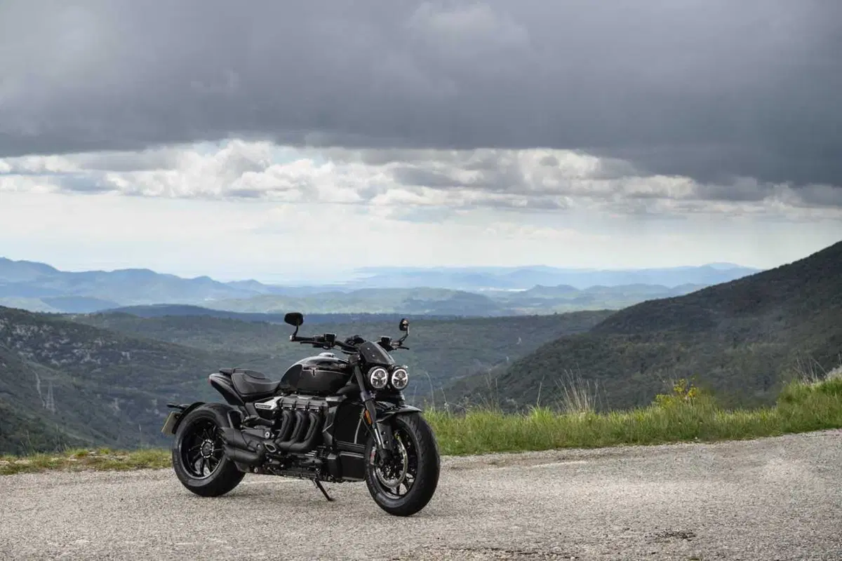 Triumph Rocket 3 Storm R e Storm GT: il TEST del mostro dal cuore grande (29)