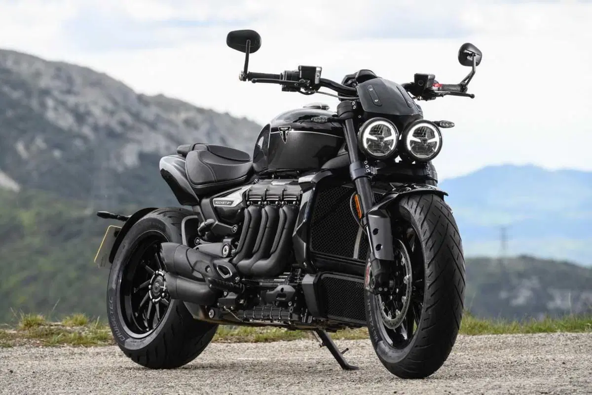 Triumph Rocket 3 Storm R e Storm GT: il TEST del mostro dal cuore grande (30)