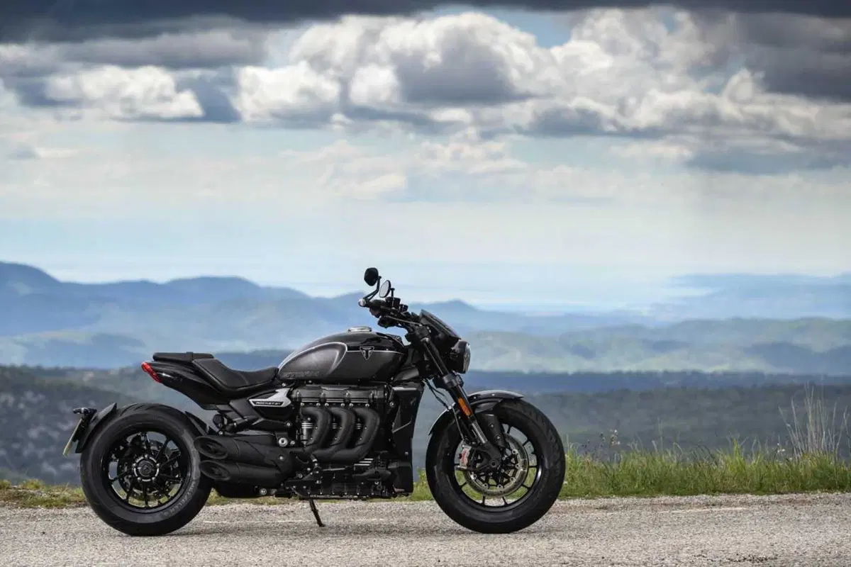 Triumph Rocket 3 Storm R e Storm GT: il TEST del mostro dal cuore grande (31)
