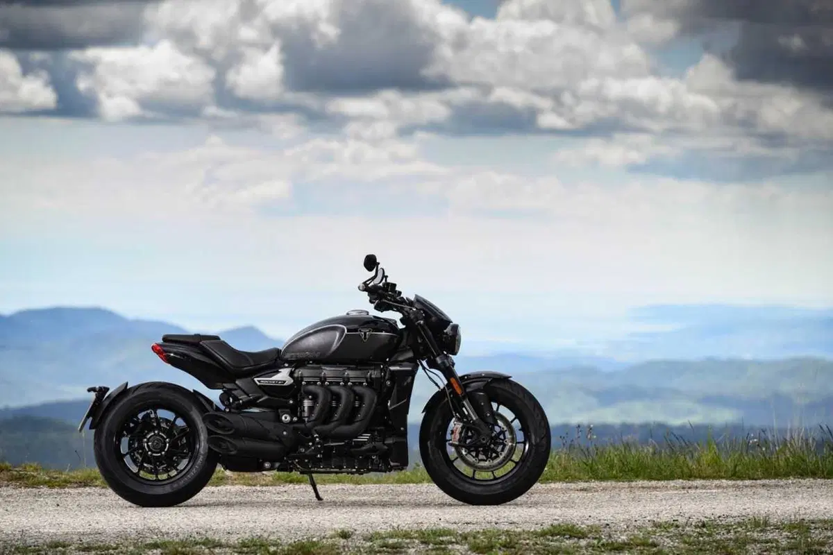 Triumph Rocket 3 Storm R e Storm GT: il TEST del mostro dal cuore grande (32)