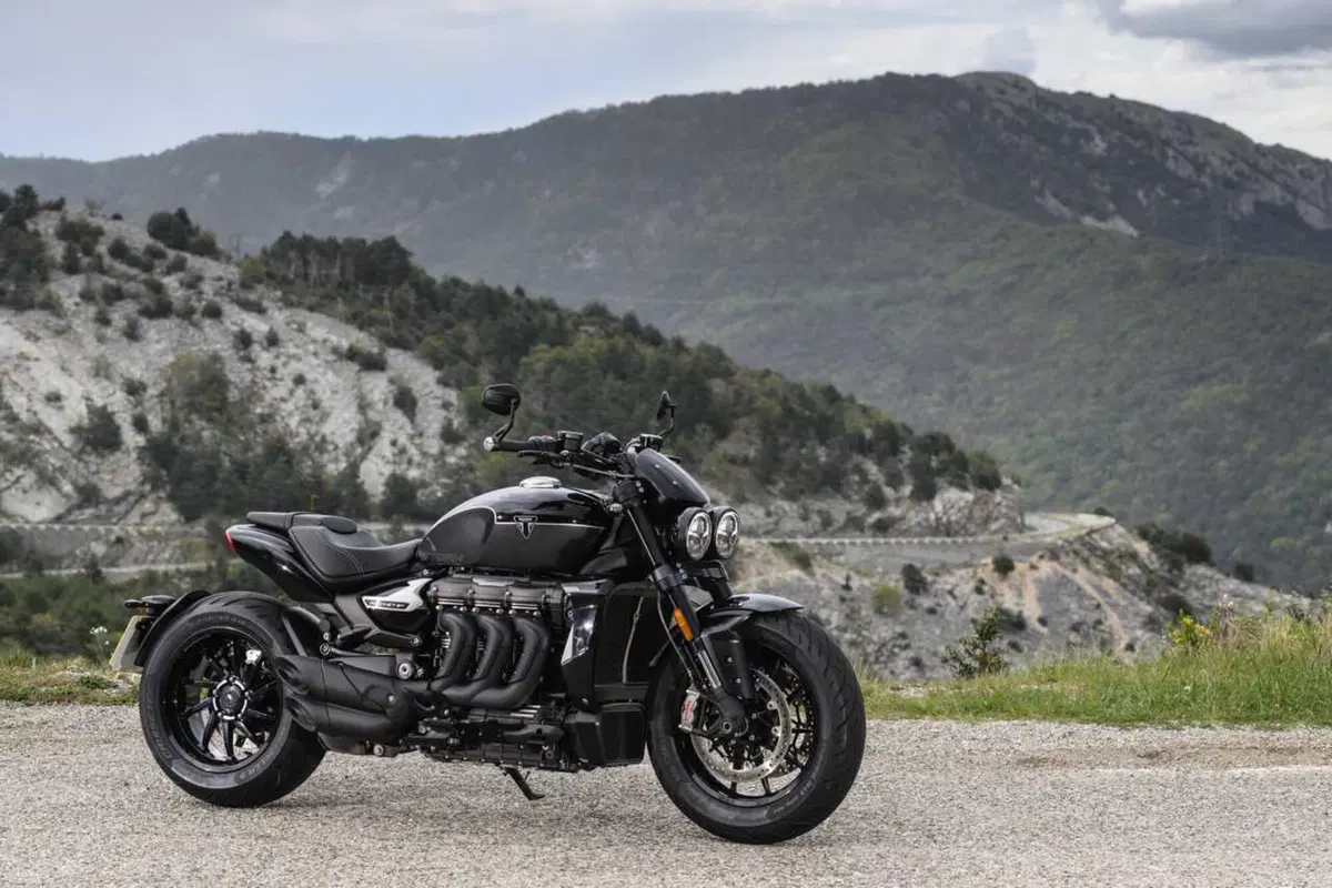 Triumph Rocket 3 Storm R e Storm GT: il TEST del mostro dal cuore grande (33)