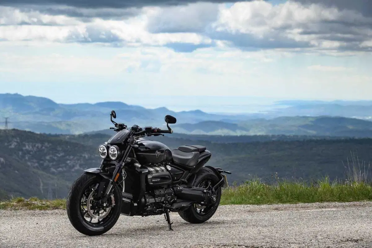 Triumph Rocket 3 Storm R e Storm GT: il TEST del mostro dal cuore grande (34)