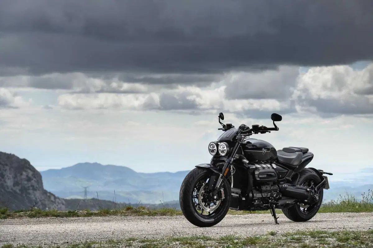Triumph Rocket 3 Storm R e Storm GT: il TEST del mostro dal cuore grande (37)