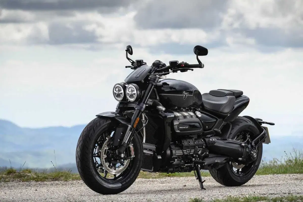 Triumph Rocket 3 Storm R e Storm GT: il TEST del mostro dal cuore grande (38)