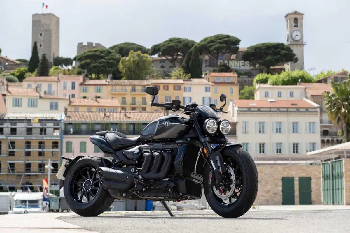 Triumph Rocket 3 Storm R e Storm GT: il TEST del mostro dal cuore grande (42)