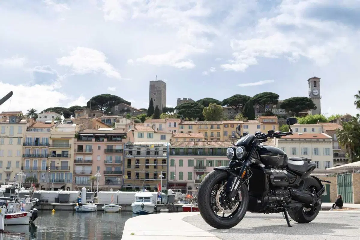 Triumph Rocket 3 Storm R e Storm GT: il TEST del mostro dal cuore grande (44)