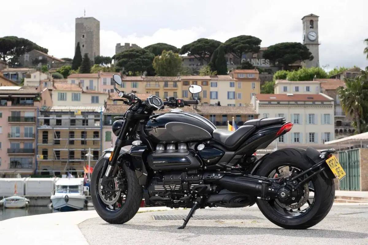 Triumph Rocket 3 Storm R e Storm GT: il TEST del mostro dal cuore grande (45)