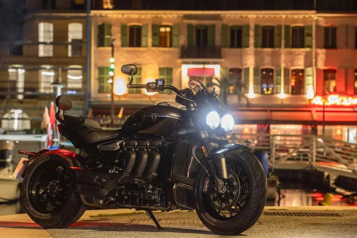 Triumph Rocket 3 Storm R e Storm GT: il TEST del mostro dal cuore grande (48)