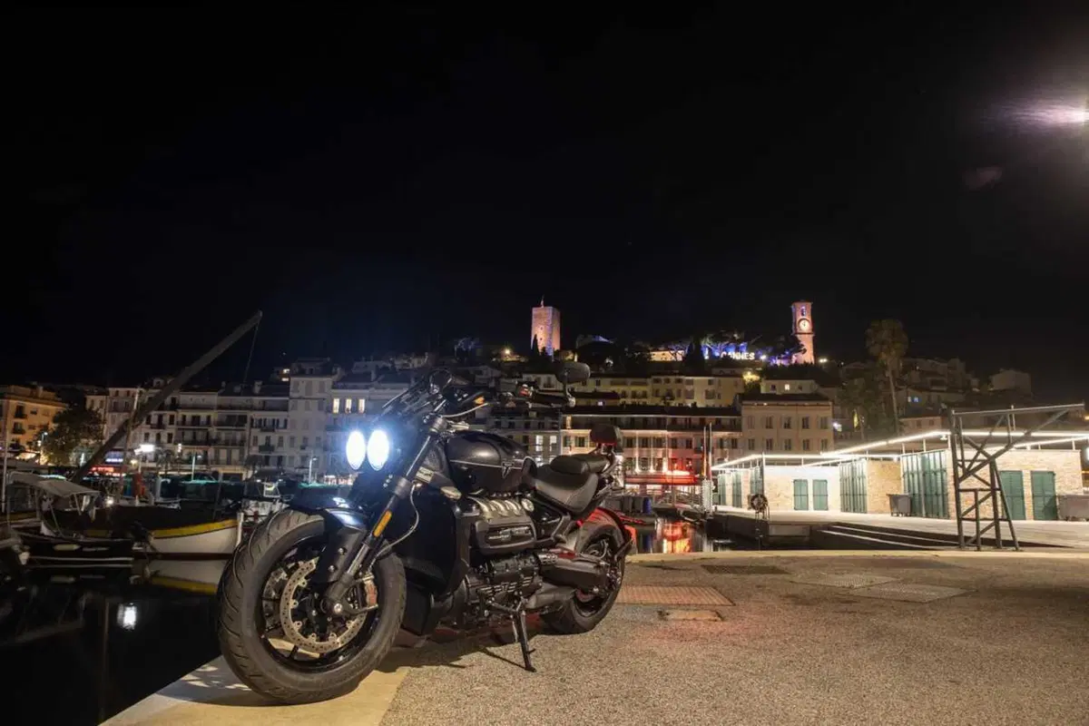 Triumph Rocket 3 Storm R e Storm GT: il TEST del mostro dal cuore grande (54)