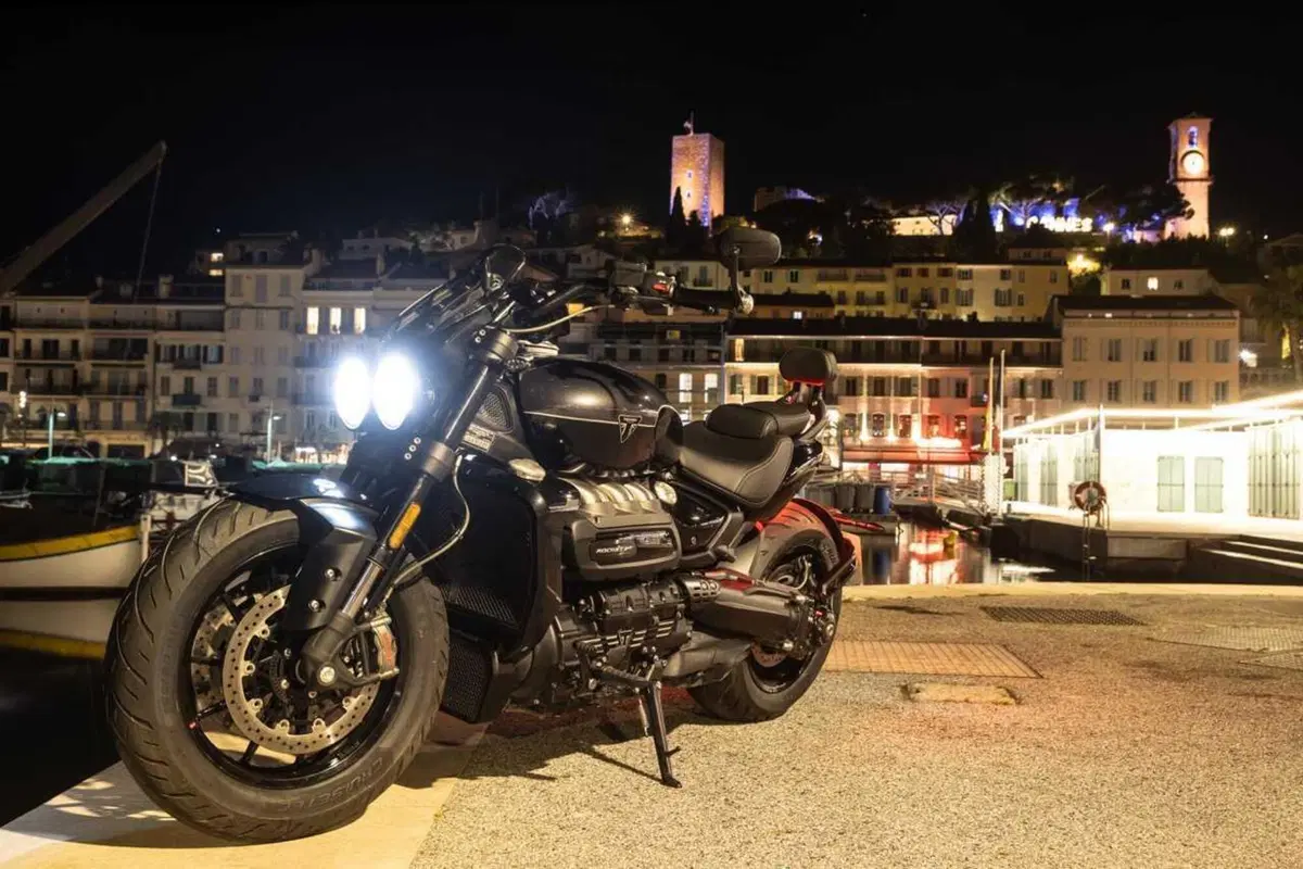 Triumph Rocket 3 Storm R e Storm GT: il TEST del mostro dal cuore grande (55)