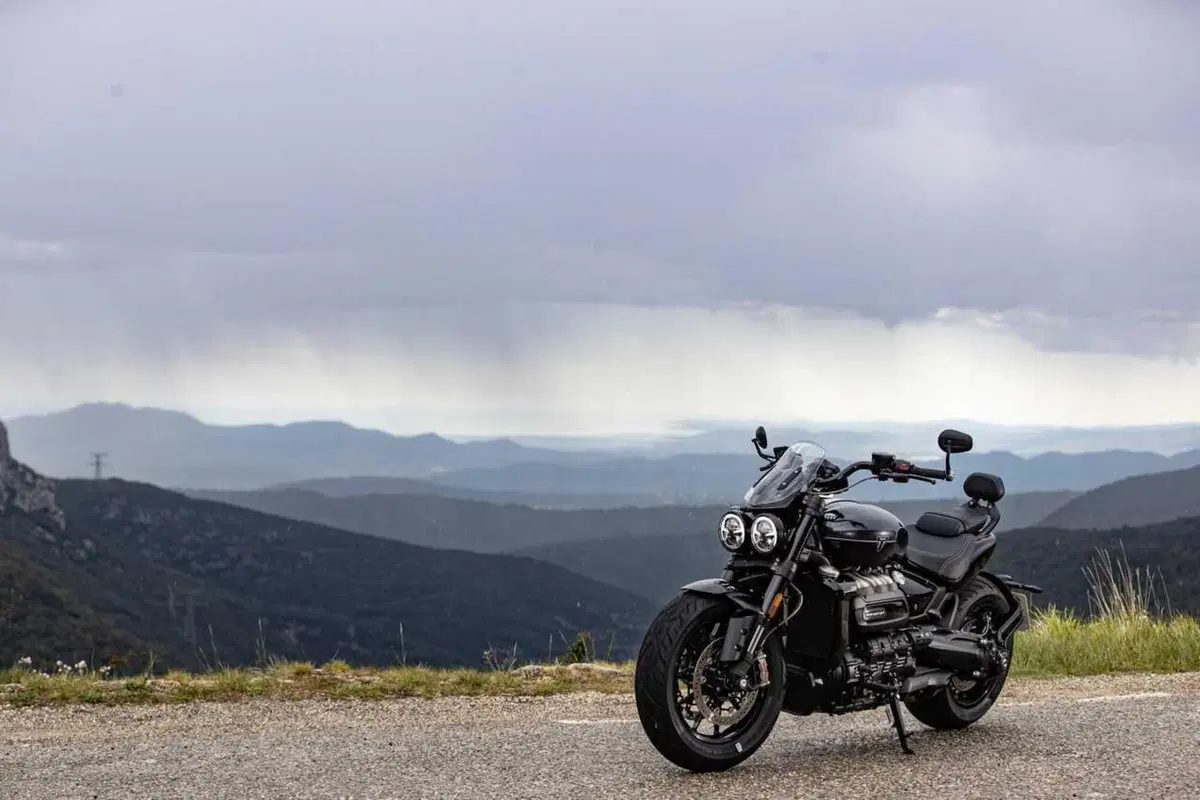 Triumph Rocket 3 Storm R e Storm GT: il TEST del mostro dal cuore grande (56)