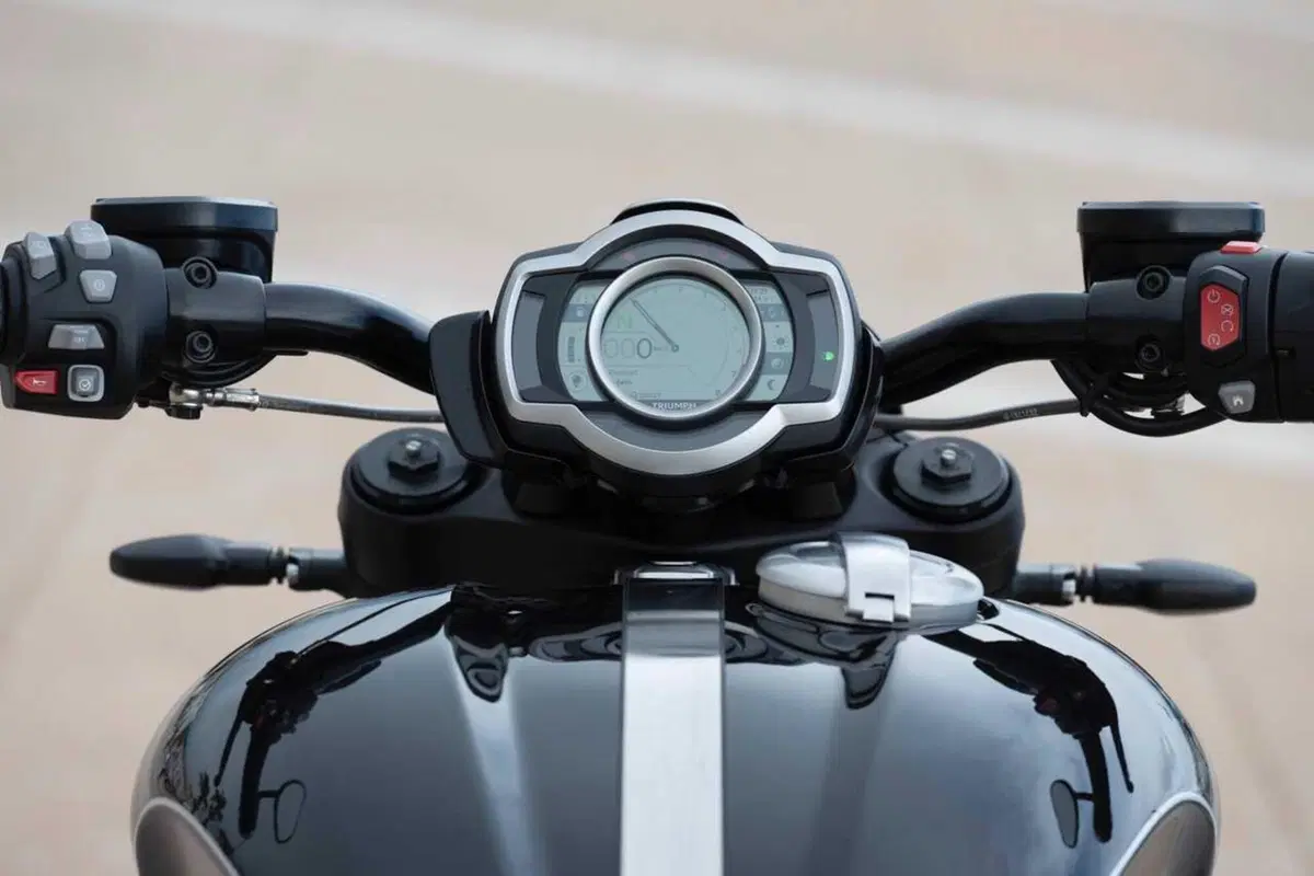 Triumph Rocket 3 Storm R e Storm GT: il TEST del mostro dal cuore grande (69)