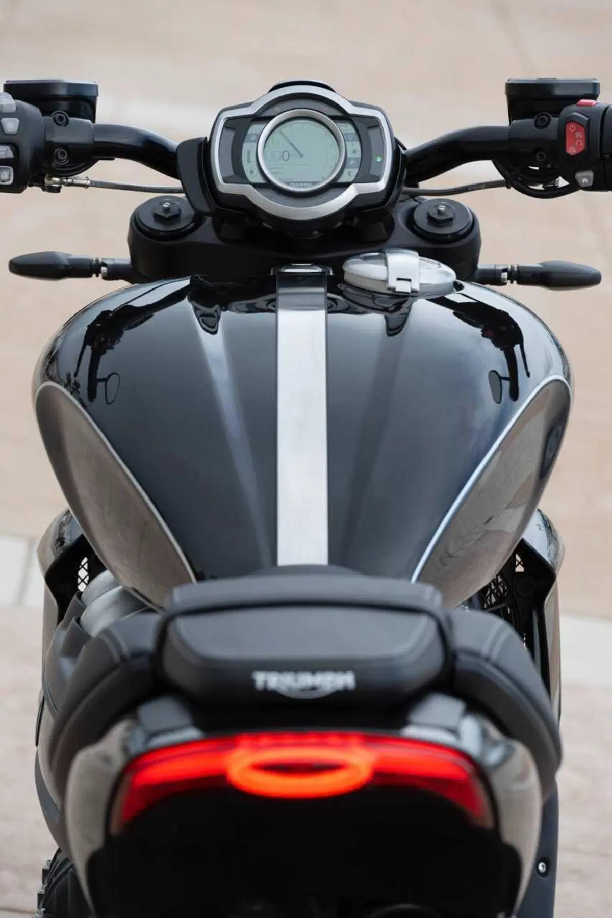 Triumph Rocket 3 Storm R e Storm GT: il TEST del mostro dal cuore grande (70)