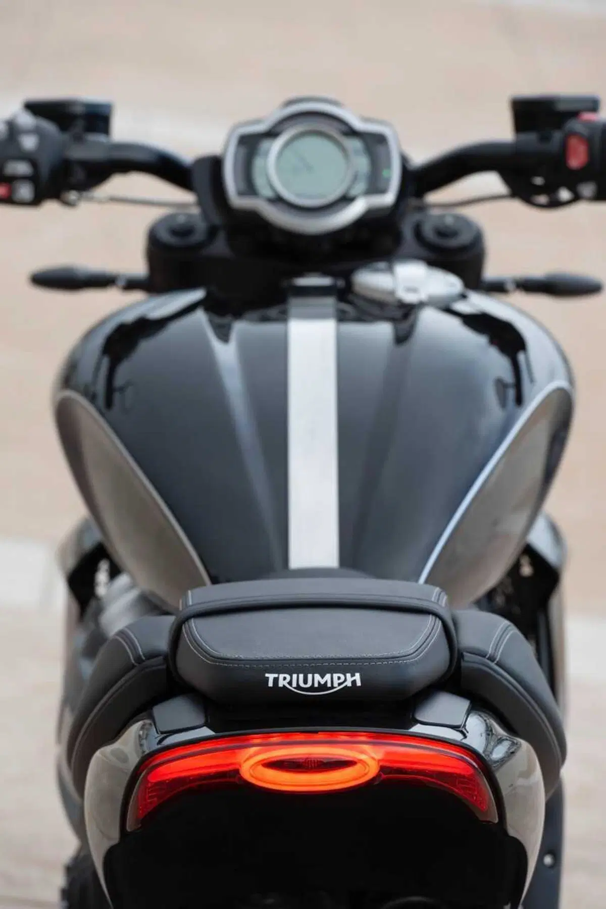 Triumph Rocket 3 Storm R e Storm GT: il TEST del mostro dal cuore grande (71)