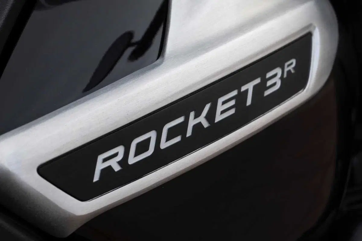 Triumph Rocket 3 Storm R e Storm GT: il TEST del mostro dal cuore grande (77)