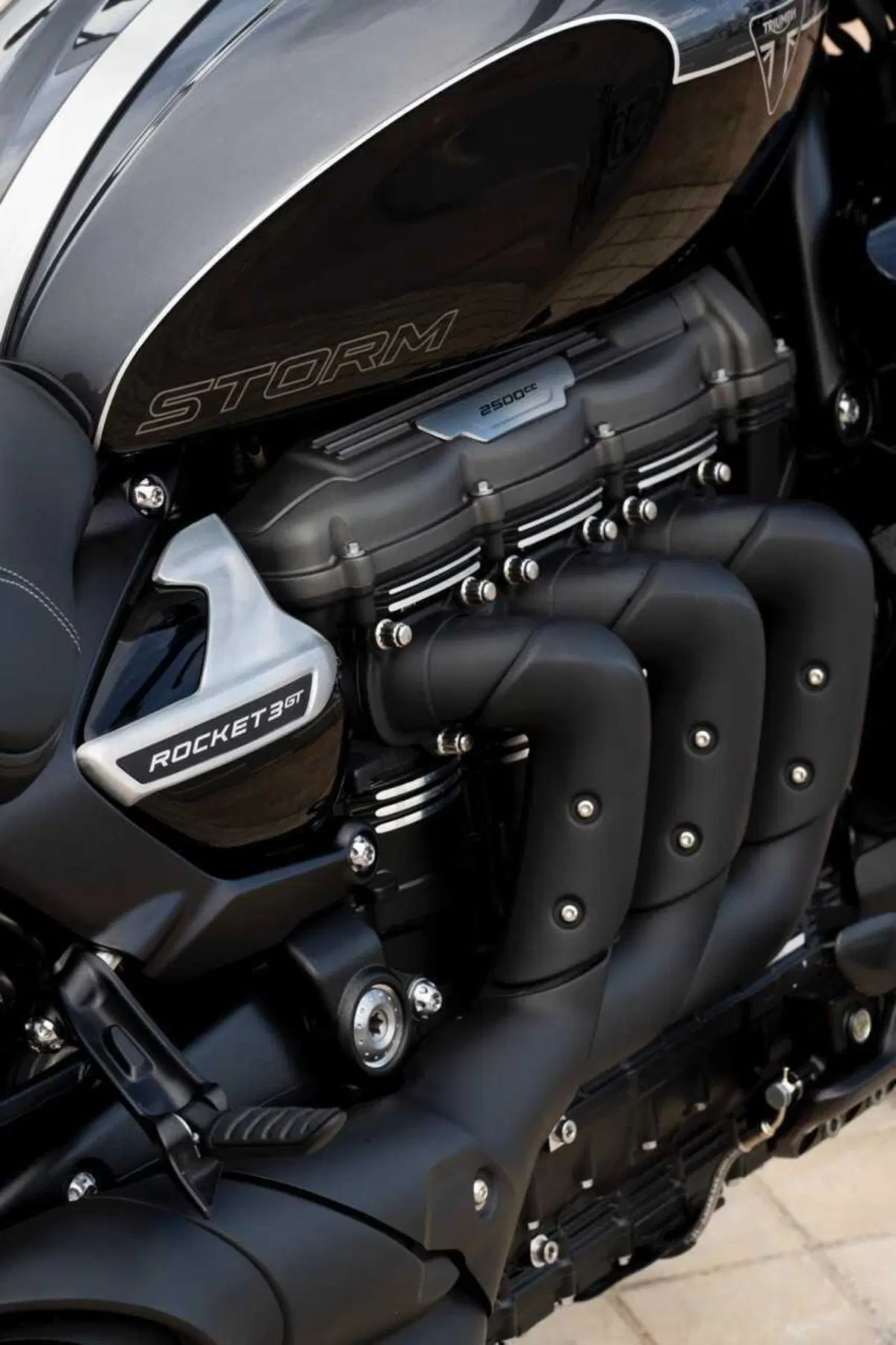 Triumph Rocket 3 Storm R e Storm GT: il TEST del mostro dal cuore grande (87)