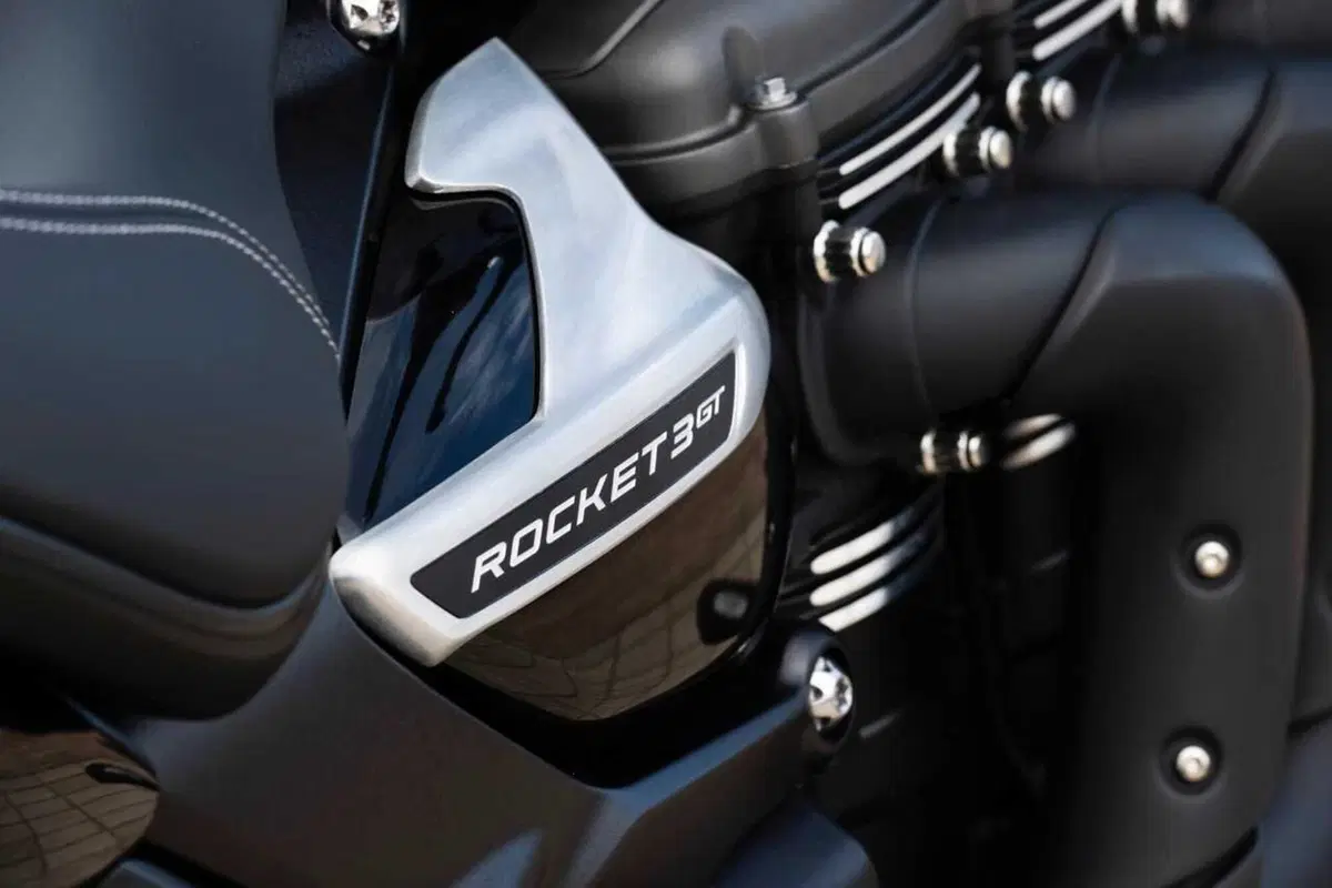 Triumph Rocket 3 Storm R e Storm GT: il TEST del mostro dal cuore grande (89)