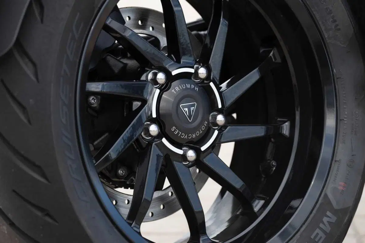 Triumph Rocket 3 Storm R e Storm GT: il TEST del mostro dal cuore grande (91)