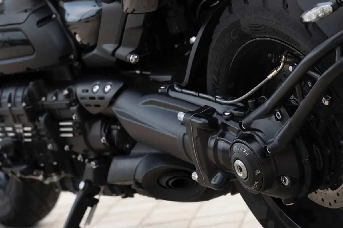 Triumph Rocket 3 Storm R e Storm GT: il TEST del mostro dal cuore grande (96)