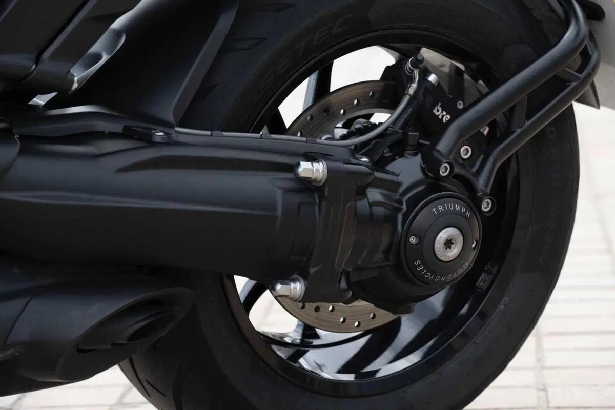 Triumph Rocket 3 Storm R e Storm GT: il TEST del mostro dal cuore grande (97)