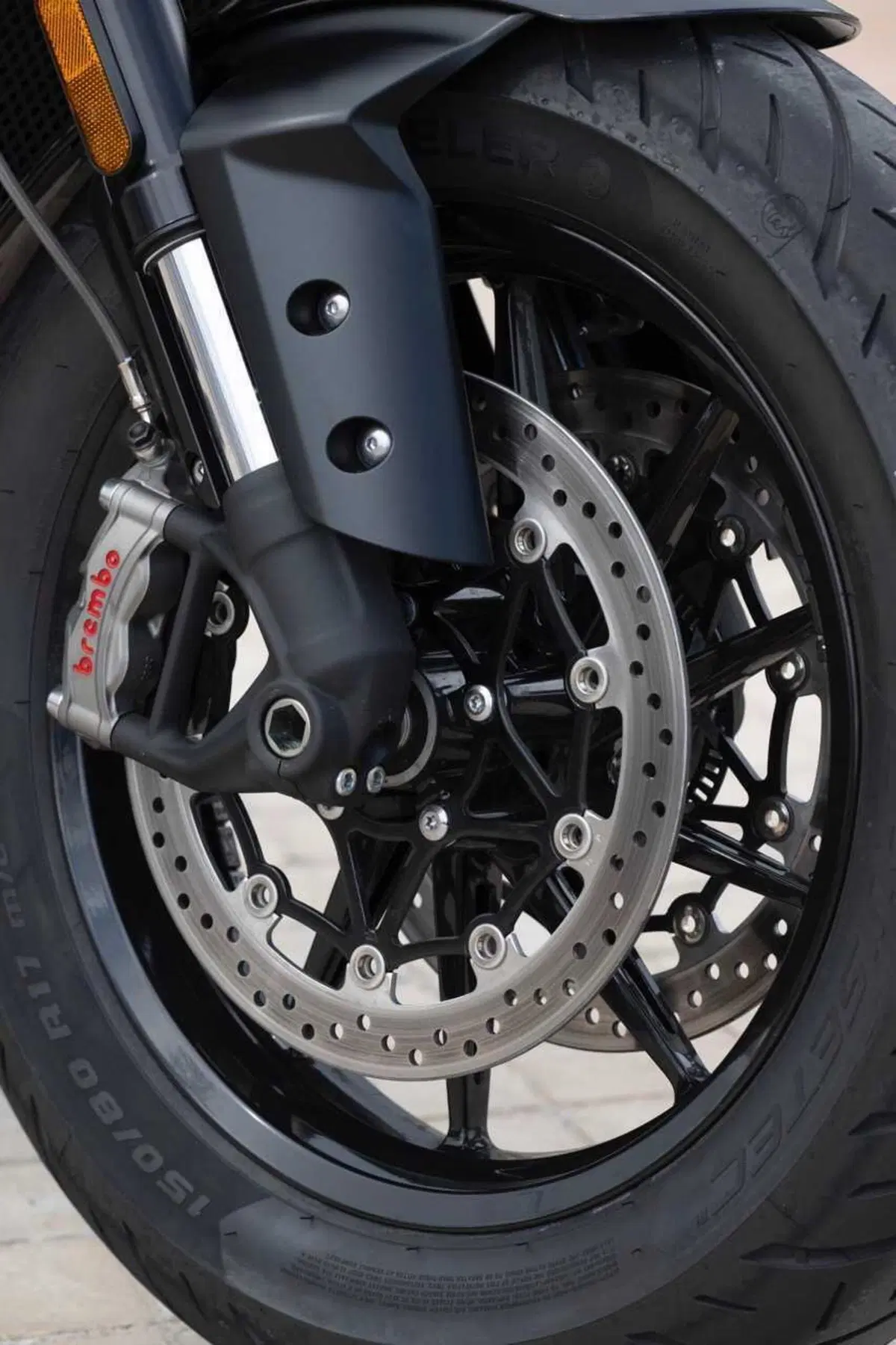 Triumph Rocket 3 Storm R e Storm GT: il TEST del mostro dal cuore grande (98)