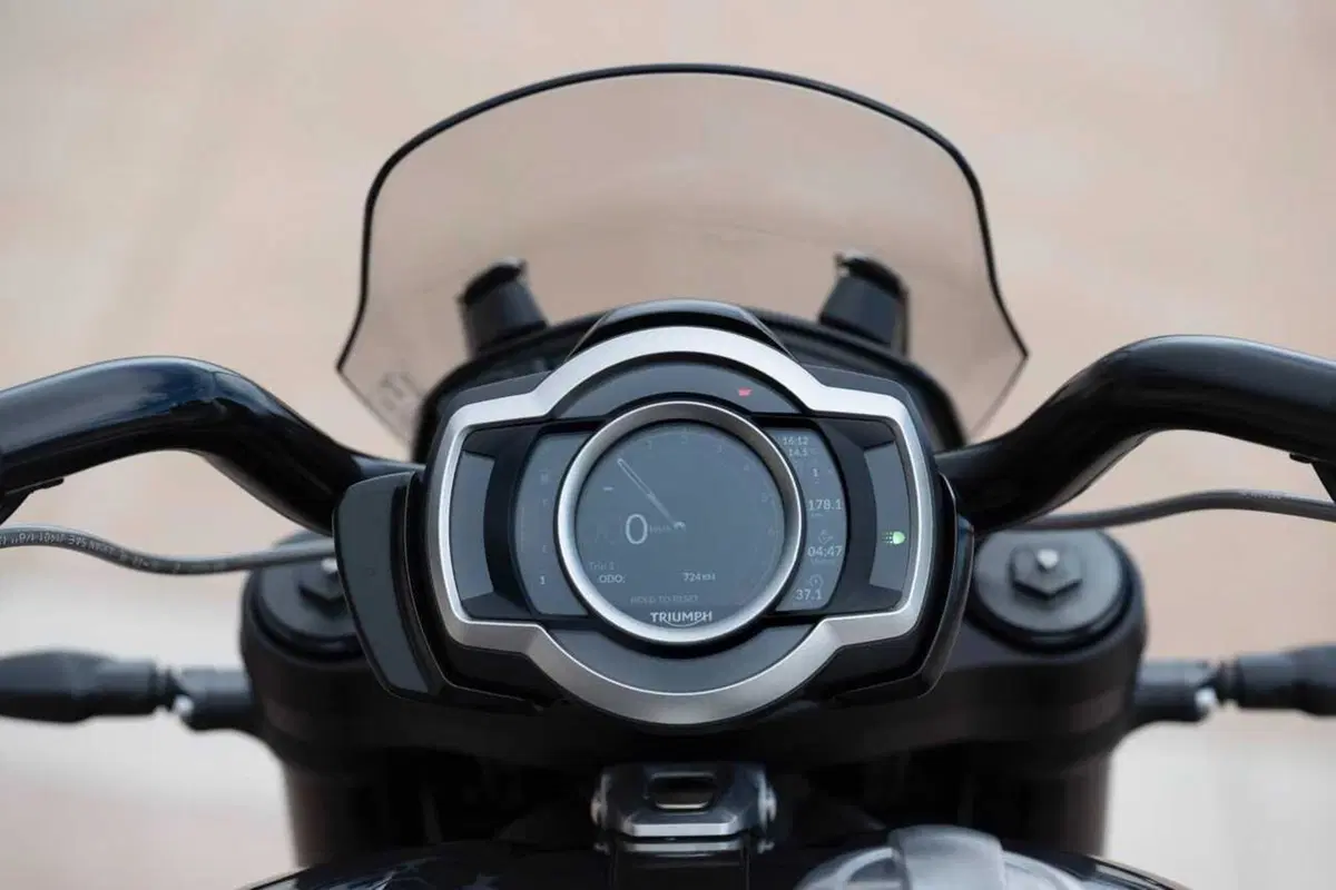 Triumph Rocket 3 Storm R e Storm GT: il TEST del mostro dal cuore grande (101)
