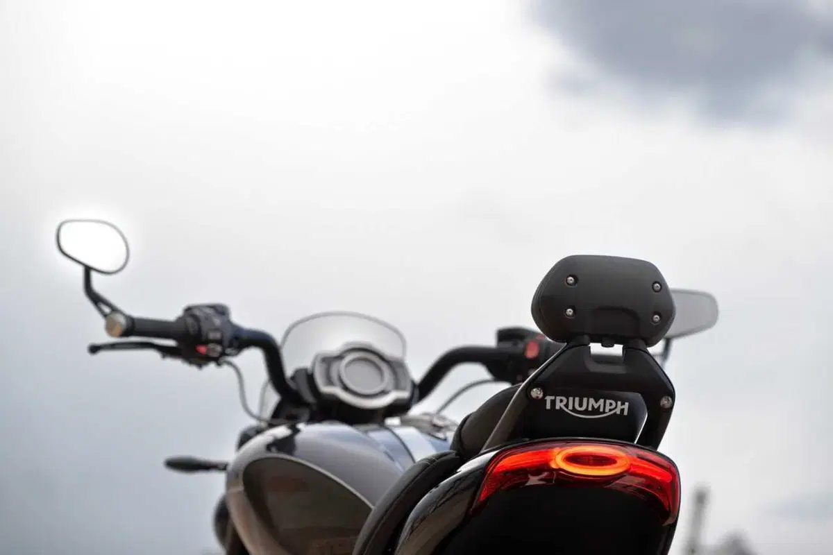 Triumph Rocket 3 Storm R e Storm GT: il TEST del mostro dal cuore grande (102)