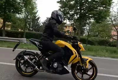 Keeway RKF 125 TEST: "non ci sono pi&ugrave; le 125 di una volta..." [VIDEO]