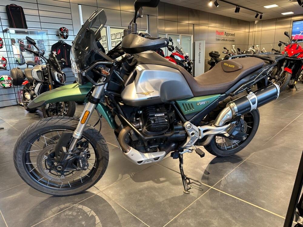 Moto Guzzi V85 TT Centenario (2021 - 22) (2)