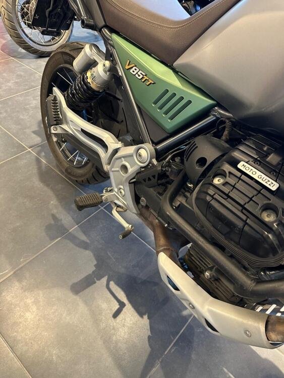 Moto Guzzi V85 TT Centenario (2021 - 22) (5)