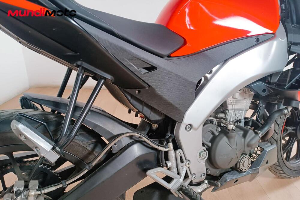 Aprilia Tuono V4 R APRC ABS (2013 - 15) (4)