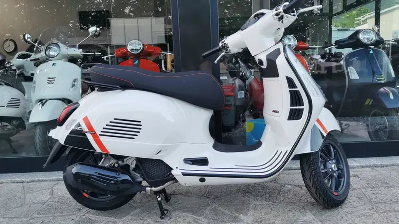 Vespa GTS 125 Super Sport (2021 - 24) (2)