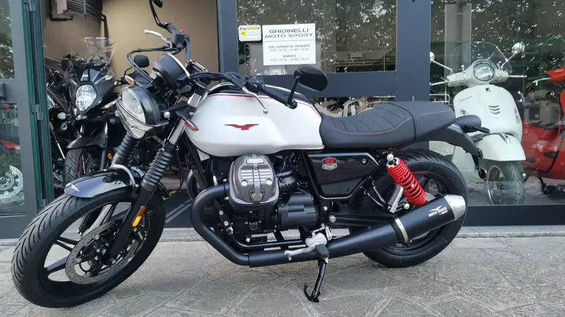 Moto Guzzi V7 Stone Ten (2024 - 25)