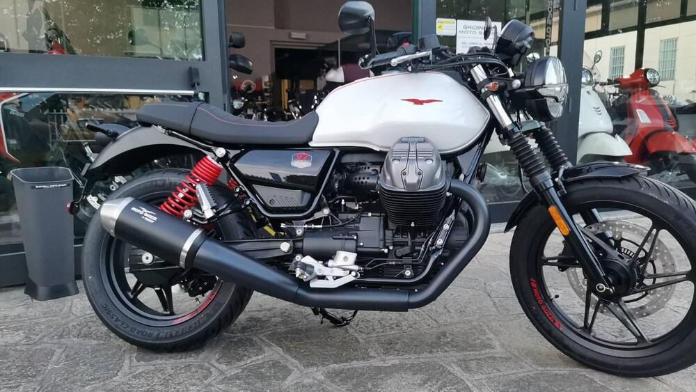 Moto Guzzi V7 Stone Ten (2024) (2)