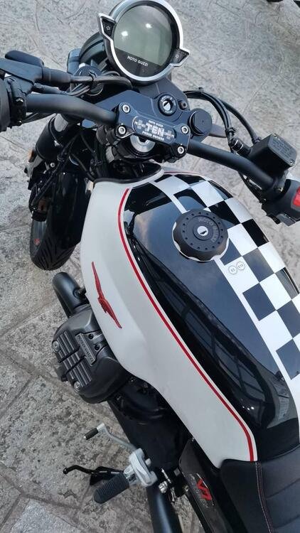Moto Guzzi V7 Stone Ten (2024) (3)
