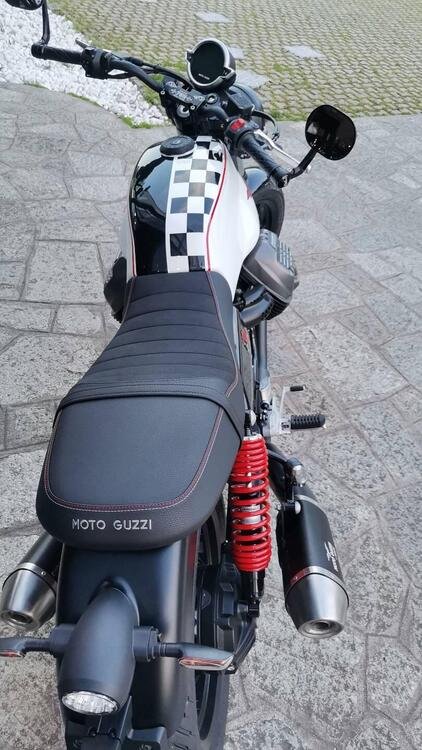 Moto Guzzi V7 Stone Ten (2024) (5)
