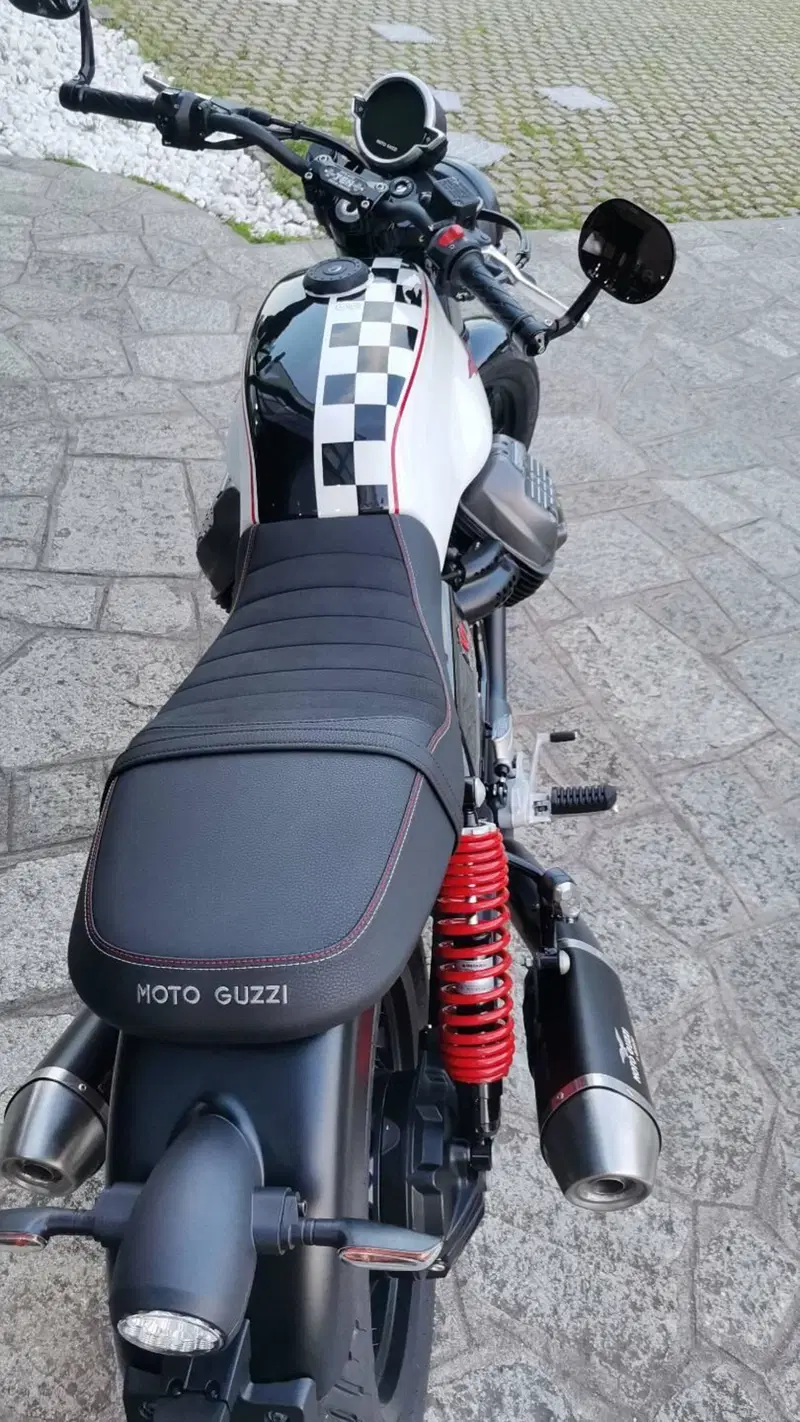 Moto Guzzi V7 Stone Ten (2024 - 25) (5)