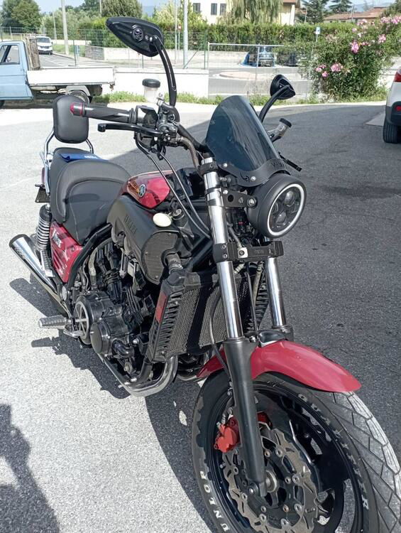 Yamaha Vmax (2)