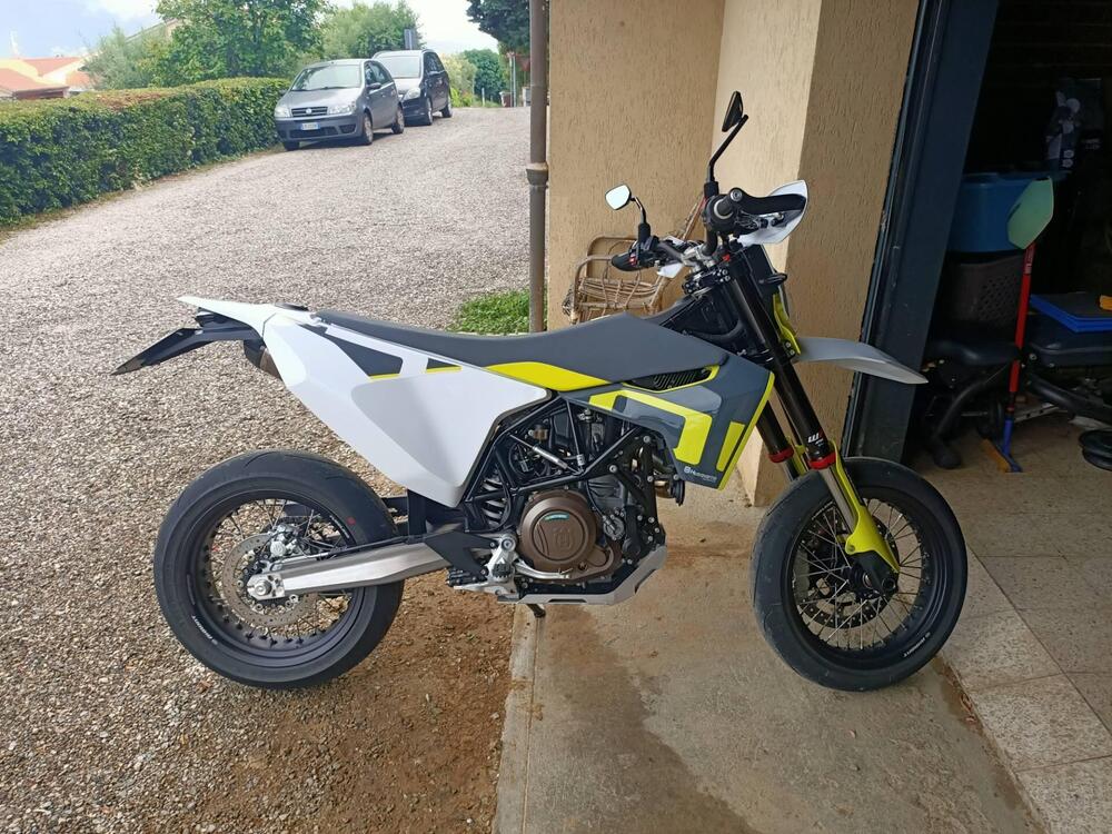 Husqvarna 701 Supermoto (2022)