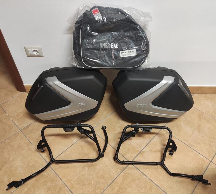 GIVI coppia Valigie laterali MonoKey V37 (4)